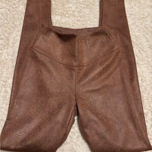 Brown Embossed Faux Leather Runway Leggings White House Black Market size 00